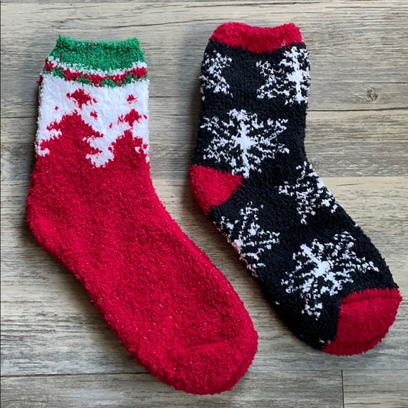 NWOT Women's Two Pairs of Fuzzy Socks Christmas Trees And Snowflakes - Picture 1 of 7